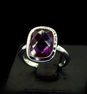 Серебряное кольцо 925 пробы 4,3 г с индийским Олександритом 7,4 карат Серебряное кольцо 925 пробы 4,3 г с индийским Олександритом 7,4 карат