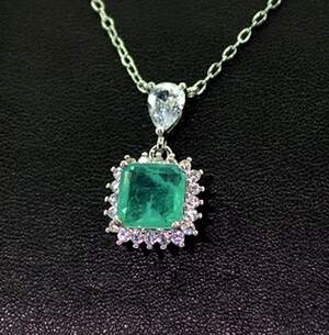 Кольє у срібному покрытии з Турмаліном Параїба и цирконами 3,87 карат 40+5 см Кольє у срібному покрытии з Турмаліном Параїба и цирконами 3,87 карат 40+5 см