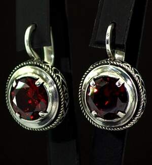 Серебряные серьги 925 пробы 15,53 г с гидротермальными Гранатами 9 карат Серебряные серьги 925 пробы 15,53 г с гидротермальными Гранатами 9 карат