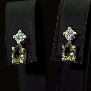 Серебряные серьги 925 пробы 2,36 г с турецкими Султанітами класса АААА и фианитами 1,16 карат Серебряные серьги 925 пробы 2,36 г с турецкими Султанітами класса АААА и фианитами 1,16 карат