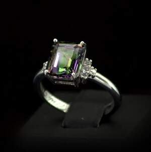 Серебряное кольцо 925 пробы 3,3 г с містичним и белыми фианитами 3,25 карат Серебряное кольцо 925 пробы 3,3 г с містичним и белыми фианитами 3,25 карат