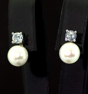 Серебряные серьги 925 пробы 2,05 г с Перлинами 4,1 карат Серебряные серьги 925 пробы 2,05 г с Перлинами 4,1 карат