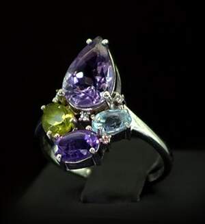 Серебряное кольцо 925 пробы 4,54 г с Аметистами, перидотом, топазом та фианитами 4,21 карат Серебряное кольцо 925 пробы 4,54 г с Аметистами, перидотом, топазом та фианитами 4,21 карат