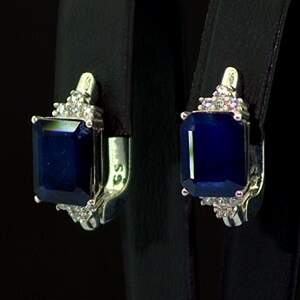 Серебряные серьги 925 пробы 6,22 г со шри-ланкийскими Сапфірами класса АААА и фианитами 6,5 карат Серебряные серьги 925 пробы 6,22 г со шри-ланкийскими Сапфірами класса АААА и фианитами 6,5 карат