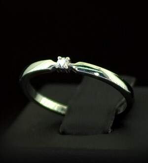 Серебряное кольцо 925 пробы 1,43 г с Діамантом Кр 57 D/VVS1 0,03 карат Серебряное кольцо 925 пробы 1,43 г с Діамантом Кр 57 D/VVS1 0,03 карат