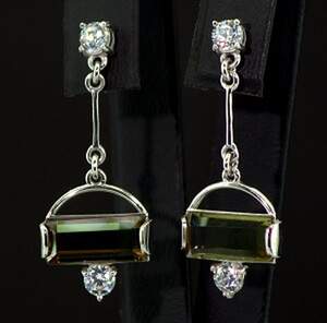 Серебряные серьги 925 пробы 4,7 г с турецкими султанитами класса АААА и цирконами 6,5 карат Серебряные серьги 925 пробы 4,7 г с турецкими султанитами класса АААА и цирконами 6,5 карат