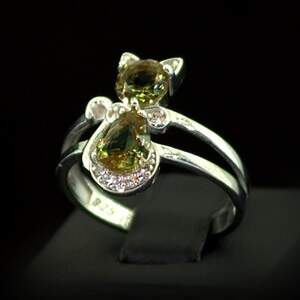 Серебряное кольцо 925 пробы 3,7 г с турецкими Султанітами класса АААА и цирконами 2,62 карат