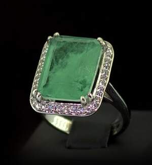 Серебряное кольцо 925 пробы 7,74 г Турмаліном Параїба и цирконами 6,42 карат Серебряное кольцо 925 пробы 7,74 г Турмаліном Параїба и цирконами 6,42 карат