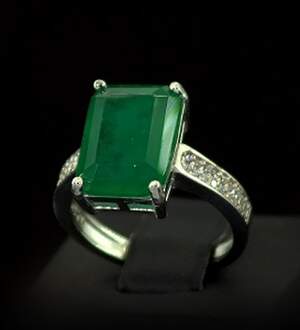 Серебряное кольцо 925 пробы 4,82 г Турмаліном Хромдравітом и цирконами 3,75 карат Серебряное кольцо 925 пробы 4,82 г Турмаліном Хромдравітом и цирконами 3,75 карат