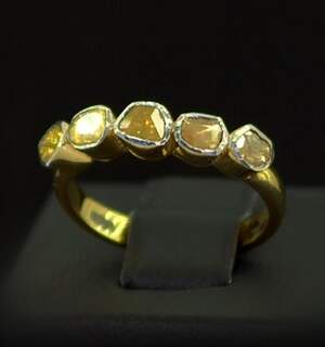 Серебряное кольцо 925 пробы в позолоте 2,25 г с желтыми Діамантами 5кр 2,5 карат Серебряное кольцо 925 пробы в позолоте 2,25 г с желтыми Діамантами 5кр 2,5 карат