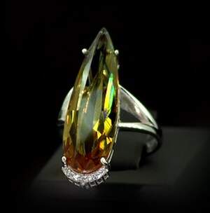 Серебряное кольцо 925 пробы 6,78 г с турецким Султанітом класса АААА и цирконами 10,5 карат Серебряное кольцо 925 пробы 6,78 г с турецким Султанітом класса АААА и цирконами 10,5 карат