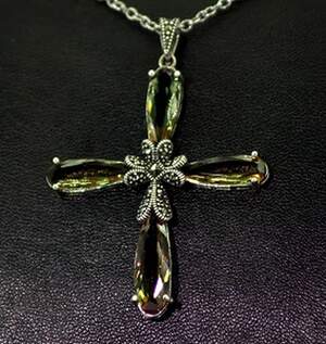 Серебряная подвеска 925 пробы 5,51 г с турецкими Султанітами AAAA и марказитами 6,5 карат Серебряная подвеска 925 пробы 5,51 г с турецкими Султанітами AAAA и марказитами 6,5 карат