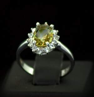 Серебряное кольцо 925 пробы 2,95 г с турецким Султанітом класса АААА и цирконами 1,75 карат Серебряное кольцо 925 пробы 2,95 г с турецким Султанітом класса АААА и цирконами 1,75 карат