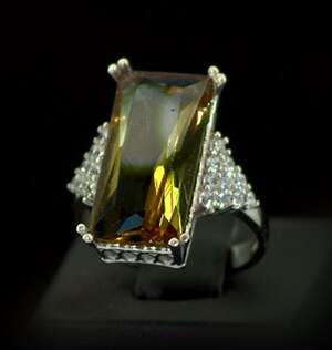 Серебряное кольцо 925 пробы 6,44 г с турецким Султанітом класса АААА и цирконами 11,5 карат Серебряное кольцо 925 пробы 6,44 г с турецким Султанітом класса АААА и цирконами 11,5 карат