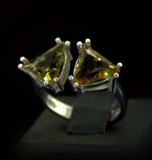 Серебряное кольцо 925 пробы 5,03 г с турецкими Султанітами класса АААА 9,2 карат Серебряное кольцо 925 пробы 5,03 г с турецкими Султанітами класса АААА 9,2 карат