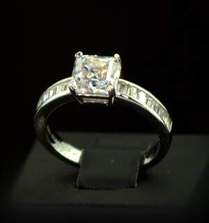 Серебряное кольцо 925 пробы 3,17 г с Муассанітами 2 карат Серебряное кольцо 925 пробы 3,17 г с Муассанітами 2 карат