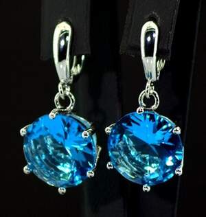 Серьги у срібному покрытии з голубыми Топазами 12,1 карат Серьги у срібному покрытии з голубыми Топазами 12,1 карат