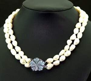 Комплект з Перлинами 560 карат: намисто 45 см та браслет 17 см Комплект з Перлинами 560 карат: намисто 45 см та браслет 17 см