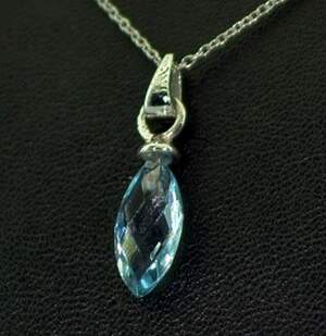 Серебряное колье 925 пробы 2,31 г с голубым Топазом 2,44 карат 40-45 см Серебряное колье 925 пробы 2,31 г с голубым Топазом 2,44 карат 40-45 см