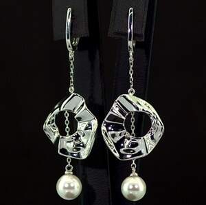 Серебряные серьги 925 пробы 7,1 г с Перлинами 2 карат Серебряные серьги 925 пробы 7,1 г с Перлинами 2 карат