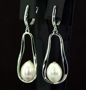 Серебряные серьги 925 пробы 6,15 г с Перлинами 4 карат Серебряные серьги 925 пробы 6,15 г с Перлинами 4 карат