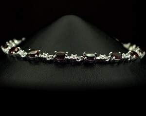 Серебряный браслет 925 пробы 8,21 г с мозамбійськими Гранатами и цирконами 8,29 карат 17-20 см Серебряный браслет 925 пробы 8,21 г с мозамбійськими Гранатами и цирконами 8,29 карат 17-20 см