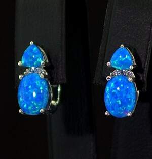 Серебряные серьги 925 пробы 2,71 г с голубыми гидротермальными Опалами и цирконами 1,7 карат Серебряные серьги 925 пробы 2,71 г с голубыми гидротермальными Опалами и цирконами 1,7 карат