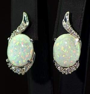 Серебряные серьги 925 пробы 4,51 г с белыми гидротермальными Опалами и цирконами 4,32 карат Серебряные серьги 925 пробы 4,51 г с белыми гидротермальными Опалами и цирконами 4,32 карат