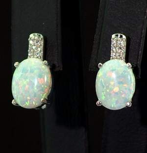 Серебряные серьги 925 пробы 3,38 г с белыми гидротермальными Опалами и цирконами 2,23 карат Серебряные серьги 925 пробы 3,38 г с белыми гидротермальными Опалами и цирконами 2,23 карат