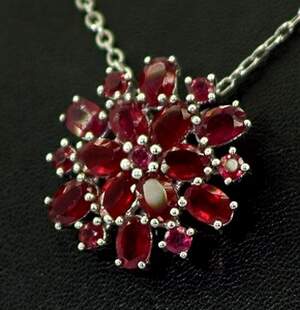 Серебряная брошь 925 пробы 5,58 г с розовыми кенийскими Рубінами класса АААА 4,21 карат Серебряная брошь 925 пробы 5,58 г с розовыми кенийскими Рубінами класса АААА 4,21 карат