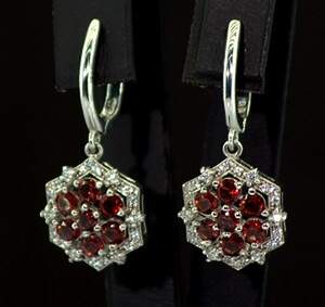 Серебряные серьги 925 пробы 5,05 г с чеськими Гранатами и фианитами 2,99 карат Серебряные серьги 925 пробы 5,05 г с чеськими Гранатами и фианитами 2,99 карат