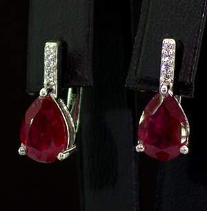 Серебряные серьги 925 пробы 4,01 г с африканскими Роял Рубінами класса АААА и цирконами 5,25 карат Серебряные серьги 925 пробы 4,01 г с африканскими Роял Рубінами класса АААА и цирконами 5,25 карат