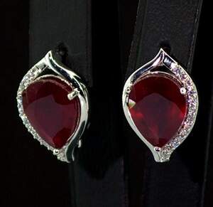 Серебряные серьги 925 пробы 5,69 г с африканскими Роял Рубінами класса АААА и цирконами 10,36 карат Серебряные серьги 925 пробы 5,69 г с африканскими Роял Рубінами класса АААА и цирконами 10,36 карат