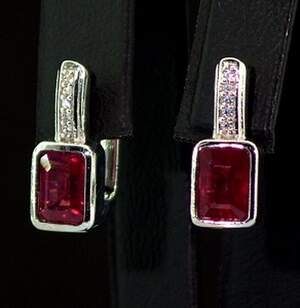 Серебряные серьги 925 пробы 4,41 г с африканскими Роял Рубінами класса АААА и цирконами 2,86 карат Серебряные серьги 925 пробы 4,41 г с африканскими Роял Рубінами класса АААА и цирконами 2,86 карат