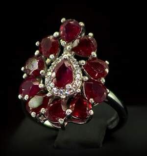 Серебряное кольцо 925 пробы 4,43 г с африканскими Роял Рубінами класса АААА и цирконами 4,69 карат Серебряное кольцо 925 пробы 4,43 г с африканскими Роял Рубінами класса АААА и цирконами 4,69 карат