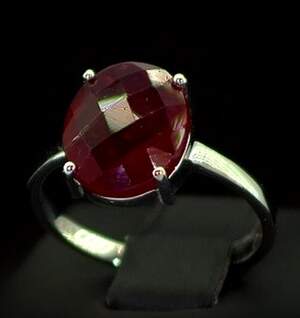 Серебряное кольцо 925 пробы 3,07 г с африканским Роял Рубіном класса АААА 6,31 карат Серебряное кольцо 925 пробы 3,07 г с африканским Роял Рубіном класса АААА 6,31 карат