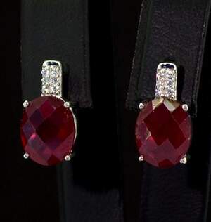 Серебряные серьги 925 пробы 4,11 г с африканскими Роял Рубінами класса АААА и цирконами 6,58 карат Серебряные серьги 925 пробы 4,11 г с африканскими Роял Рубінами класса АААА и цирконами 6,58 карат