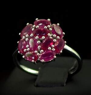 Серебряное кольцо 925 пробы 2,85 г с африканскими Роял Рубінами класса АААА 3,39 карат Серебряное кольцо 925 пробы 2,85 г с африканскими Роял Рубінами класса АААА 3,39 карат