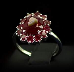 Серебряное кольцо 925 пробы 4,08 г с африканскими Роял Рубінами класса АААА 5,63 карат Серебряное кольцо 925 пробы 4,08 г с африканскими Роял Рубінами класса АААА 5,63 карат
