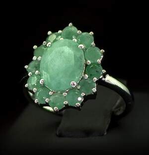 Серебряное кольцо 925 пробы 3,51 г с бразильскими Изумрудами класса АААА 3,8 карат Серебряное кольцо 925 пробы 3,51 г с бразильскими Изумрудами класса АААА 3,8 карат