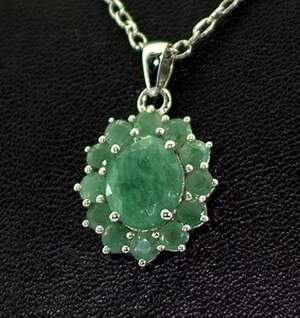 Серебряная подвеска 925 пробы 2,53 г с бразильскими Изумрудами класса АААА 3,8 карат Серебряная подвеска 925 пробы 2,53 г с бразильскими Изумрудами класса АААА 3,8 карат