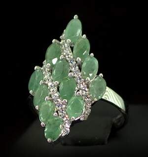 Серебряное кольцо 925 пробы 4,07 г с бразильскими Изумрудами класса АААА и цирконами 3,18 карат Серебряное кольцо 925 пробы 4,07 г с бразильскими Изумрудами класса АААА и цирконами 3,18 карат