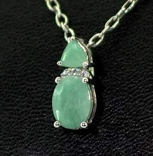 Серебряная подвеска 925 пробы 1,16 г с бразильскими Изумрудами класса АААА и цирконами 1,54 карат Серебряная подвеска 925 пробы 1,16 г с бразильскими Изумрудами класса АААА и цирконами 1,54 карат