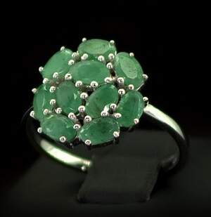 Серебряное кольцо 925 пробы 2,67 г с бразильскими Изумрудами класса АААА 2,35 карат Серебряное кольцо 925 пробы 2,67 г с бразильскими Изумрудами класса АААА 2,35 карат