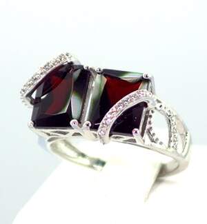 Серебряное кольцо 925 пробы 5,43 г с мозамбикскими Гранатами и цирконами 7,9 карат Серебряное кольцо 925 пробы 5,43 г с мозамбикскими Гранатами и цирконами 7,9 карат