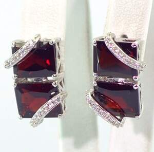 Серебряные серьги 925 пробы 8,16 г с мозамбикскими Гранатами и цирконами 14,5 карат Серебряные серьги 925 пробы 8,16 г с мозамбикскими Гранатами и цирконами 14,5 карат
