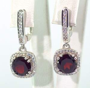 Серебряные серьги 925 пробы 5,6 г с мозамбикскими Гранатами и цирконами 6,32 карат Серебряные серьги 925 пробы 5,6 г с мозамбикскими Гранатами и цирконами 6,32 карат