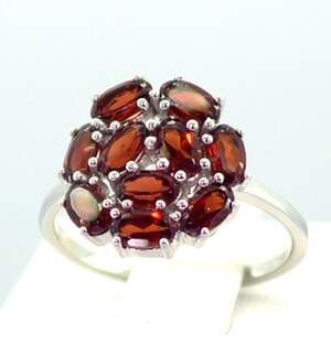 Серебряное кольцо 925 пробы 2,92 г с мозамбикскими Гранатами 2,85 карат Серебряное кольцо 925 пробы 2,92 г с мозамбикскими Гранатами 2,85 карат