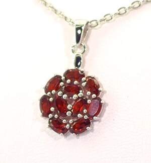 Серебряная подвеска 925 пробы 2 г с мозамбикскими Гранатами 2,6 карат Серебряная подвеска 925 пробы 2 г с мозамбикскими Гранатами 2,6 карат