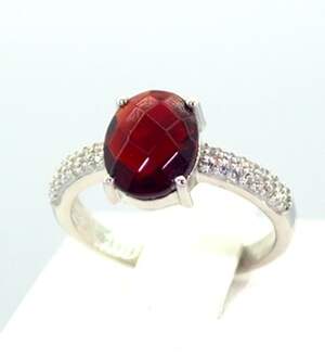 Серебряное кольцо 925 пробы 3 г с мозамбикским Гранатом и цирконами 2,53 карат